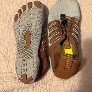 Brown Five-Toe Athletic Shoes